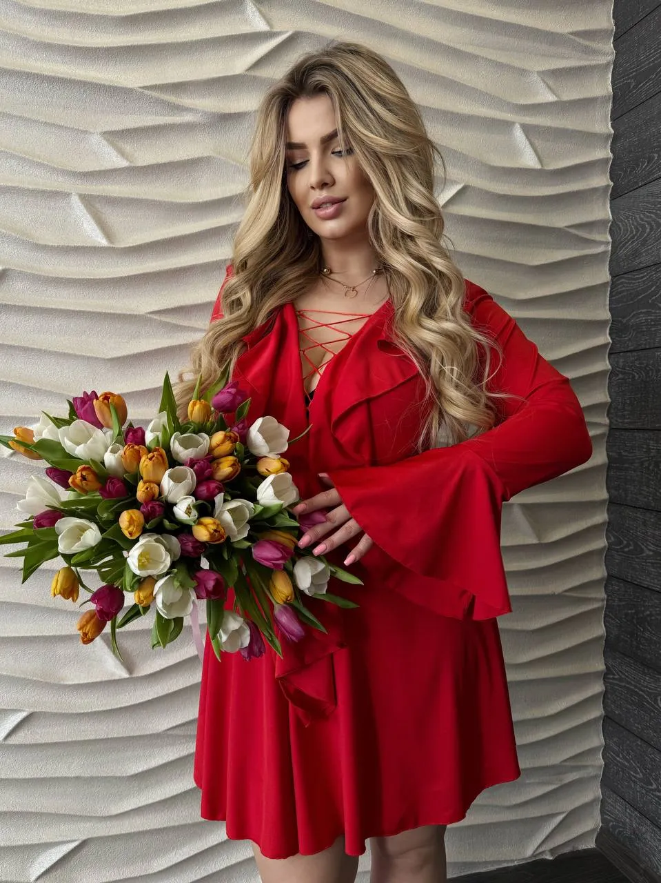 Dress with thin ties and ruffles